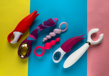 Recenze: Vibrační realistické dildo Heroes HE44